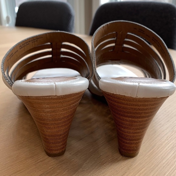 SIZE 10 SOFFT SANDAL SLIP ON LEATHER WHITE GOLD - Picture 6 of 6